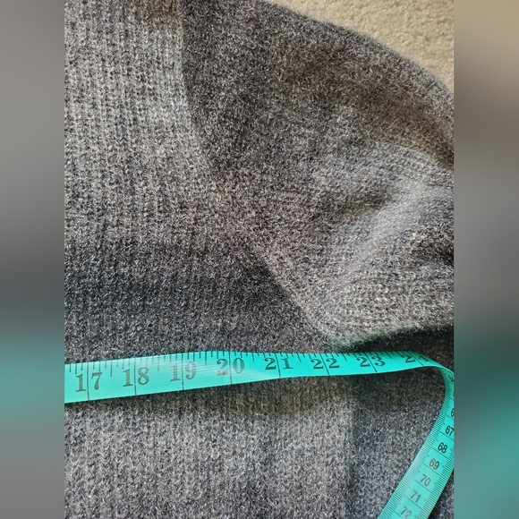 NO BOUNDARIES super soft cozy grey/silver sweater.  Size large - Picture 6 of 7